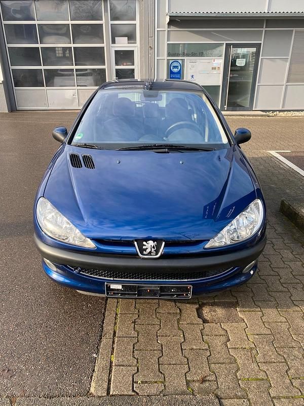 Blau Gebraucht 2003 Peugeot 206 Kleinwagen | 1.990 € (Etwas zu teuer) - Bild 1/4