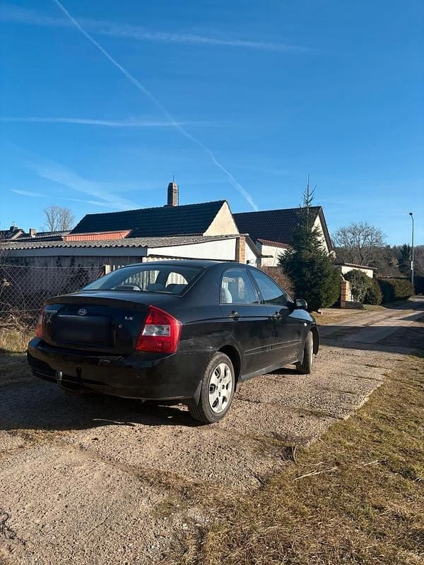 Gebraucht Kia Cerato 105 PS (77 kW) 2005 Schwarz Limousine