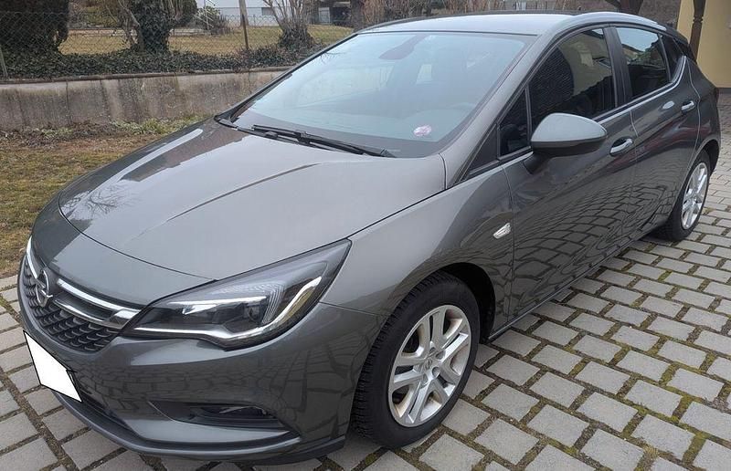 Grau Gebraucht 2017 Opel Astra Edition Limousine | 8.999 € (Guter Preis) - Bild 1/4