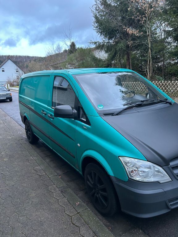Grün Gebraucht 2012 Mercedes Vito Van / Kleinbus | 11.000 € (Fairer Preis) - Bild 1/4