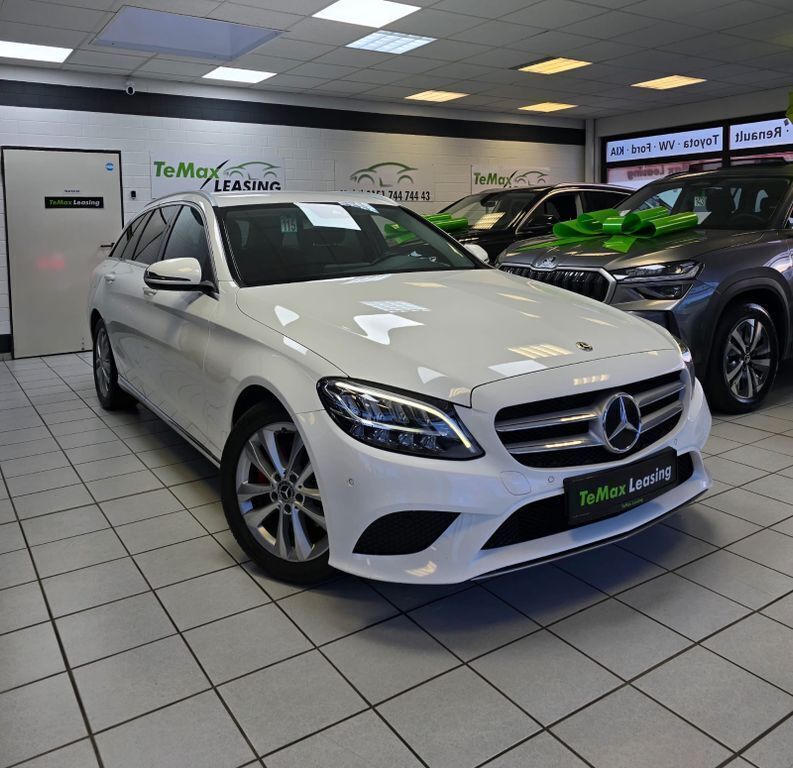 Weiß Gebraucht 2018 Mercedes C220 Limousine | 18.999 € (Teuer) - Bild 1/4