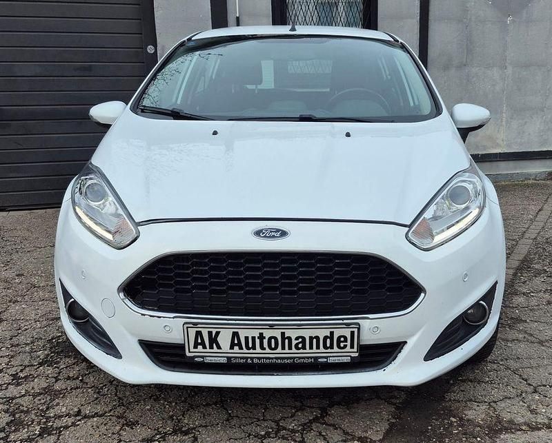 Gebraucht Ford Fiesta Celebration 95 PS (69 kW) 2016 Weiß Limousine