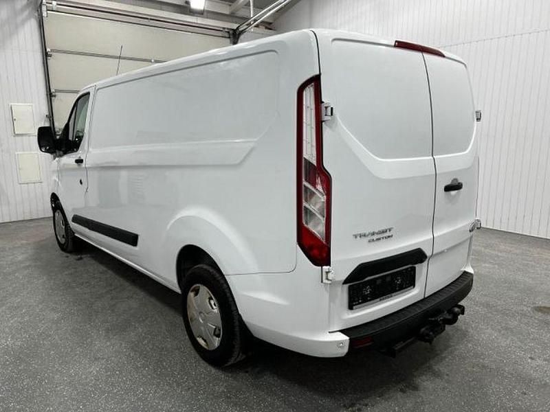 Gebraucht Ford 300 131 PS (96 kW) 2022 Frostweiss/frozenwhite (pn3gz0) Van