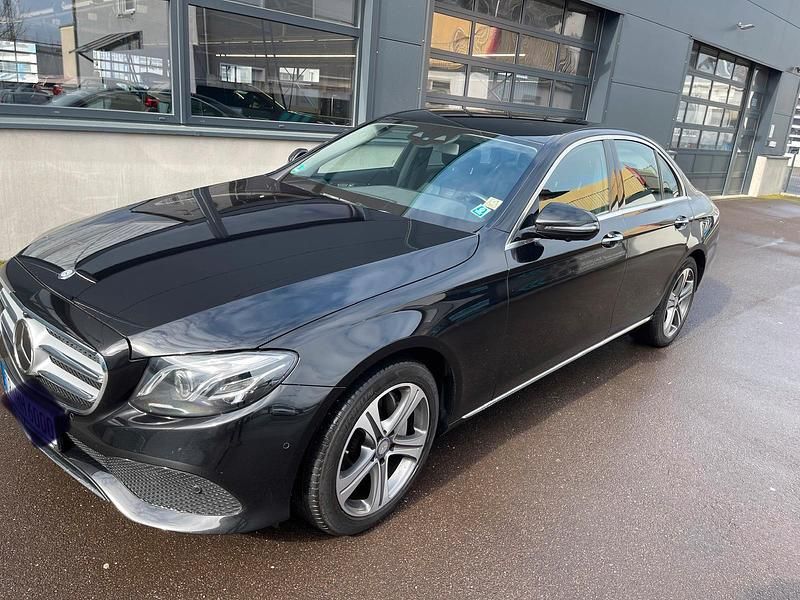 Gebraucht Mercedes E350 Avantgarde 258 PS (189 kW) 2016 Schwarz Limousine