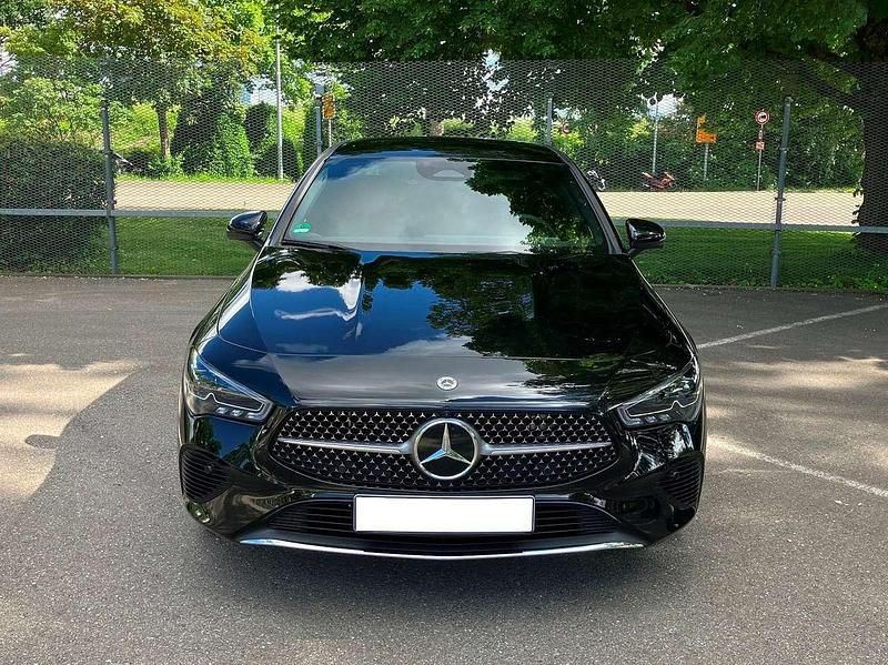 Gebraucht Mercedes CLA250e 218 PS (160 kW) 2024 Schwarz Limousine