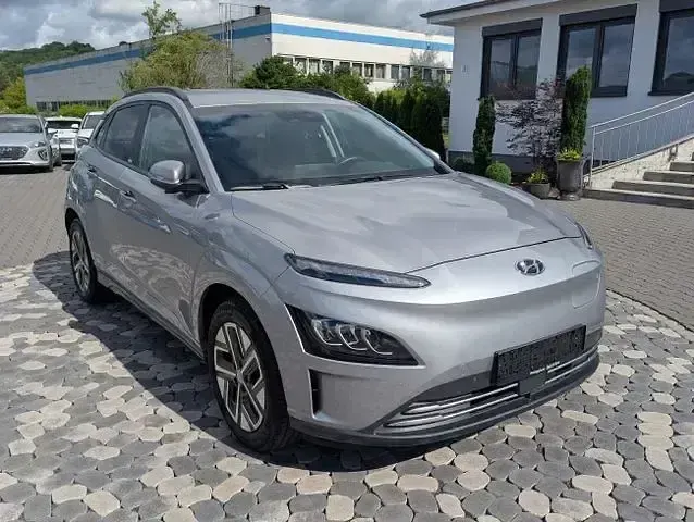Gebraucht Hyundai Kona Trend 100 kW (136 PS) 2021 Silber SUV