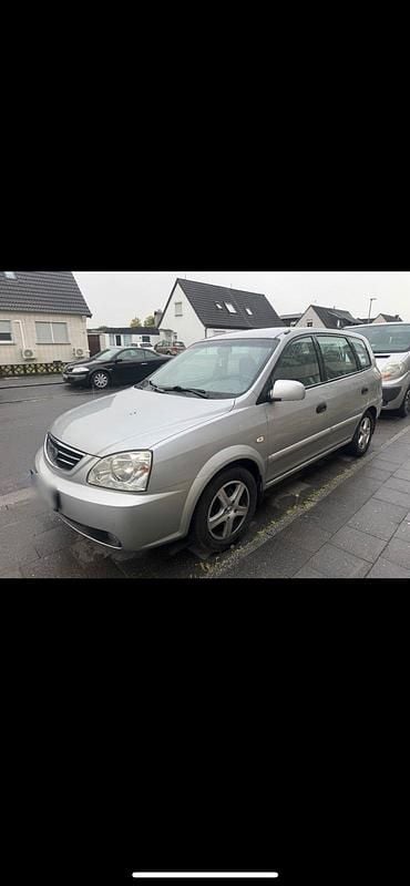 Gebraucht Kia Carens 113 PS (83 kW) 2006 Silber Van / Kleinbus