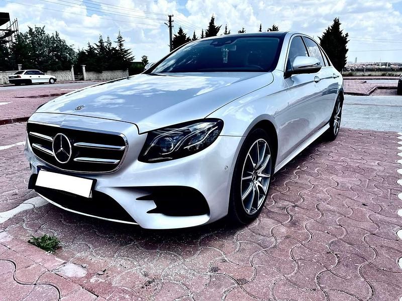 Silber Gebraucht 2020 Mercedes E400 AMG Limousine | 88.000 € - Bild 1/4