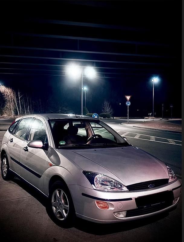 Gebraucht Ford Focus Ghia 115 PS (84 kW) 2001 Grau Kleinwagen