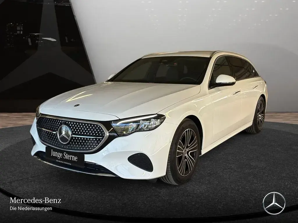 Gebraucht Mercedes E220 Avantgarde 197 PS (144 kW) 2025 Weiß Limousine