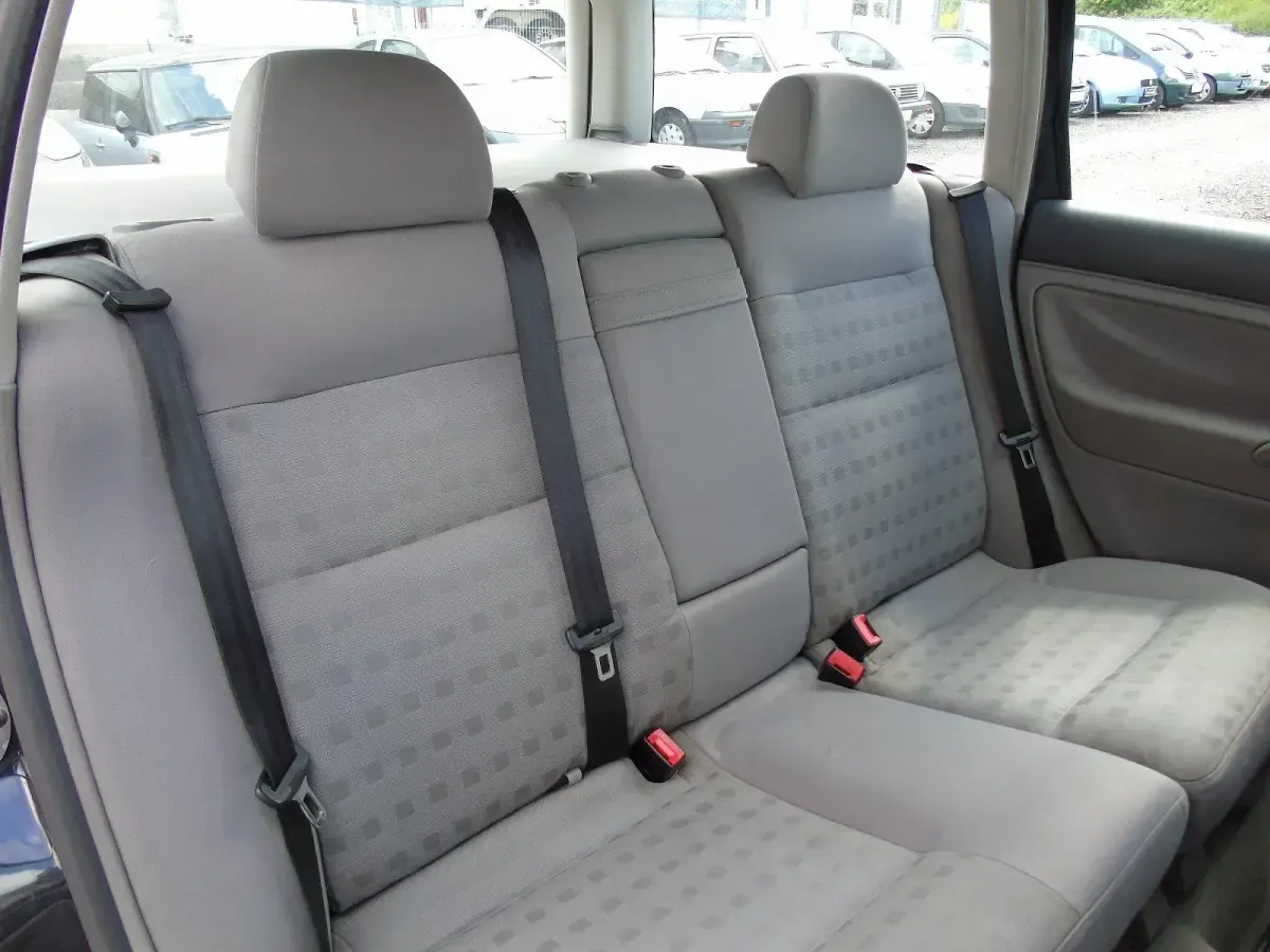 Gebraucht VW Passat 116 PS (85 kW) 2004 Schwarz Kombi
