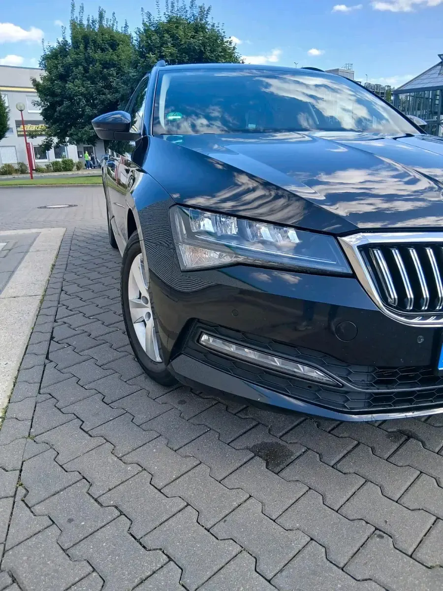 Gebraucht Skoda Superb 122 PS (89 kW) 2021 Schwarz Kombi