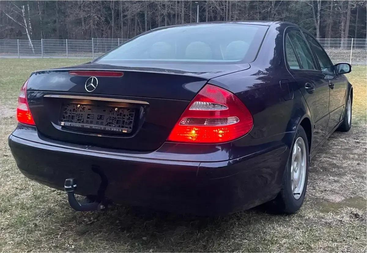 Gebraucht Mercedes E200 163 PS (119 kW) 2003 Blau Limousine