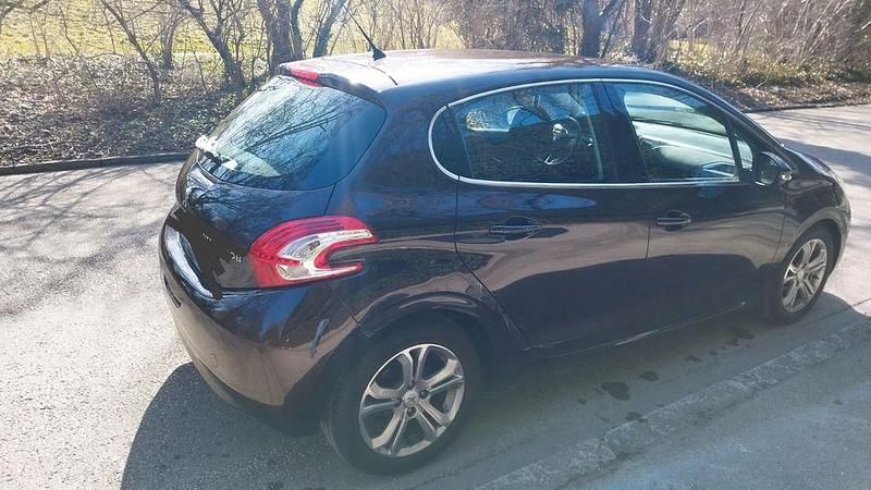 Gebraucht Peugeot 208 Allure 120 PS (88 kW) 2012 Braun Kleinwagen