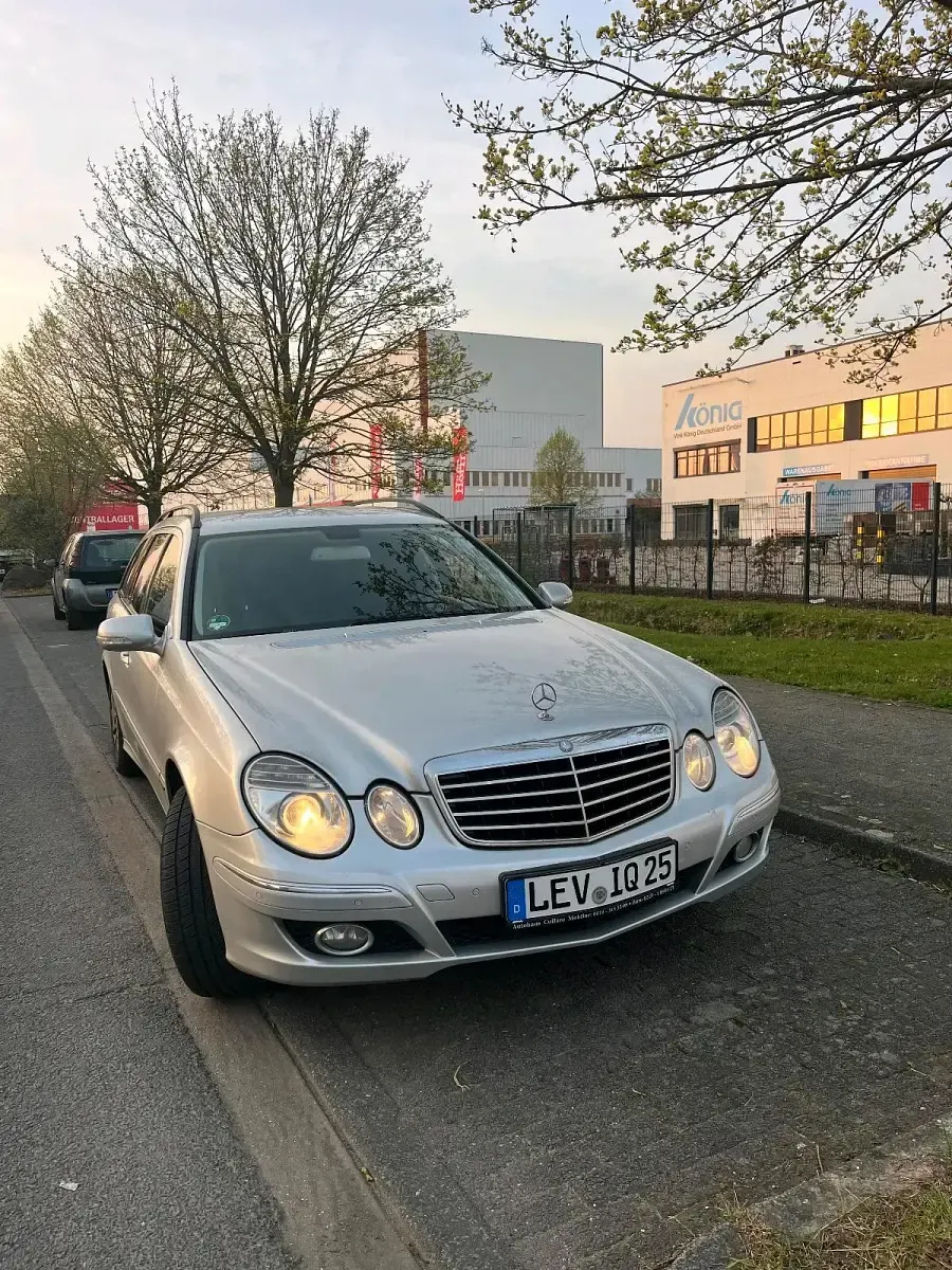 Usado Mercedes E320 224 HP (164 kW) 2008 Prateado Carrinha