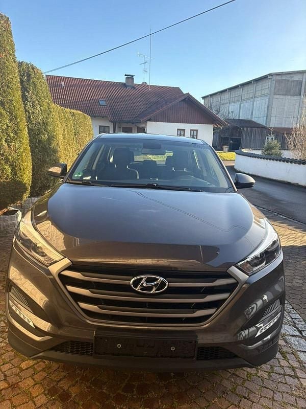 Braun Gebraucht 2016 Hyundai Tucson SUV | 11.300 € (Guter Preis) - Bild 1/4