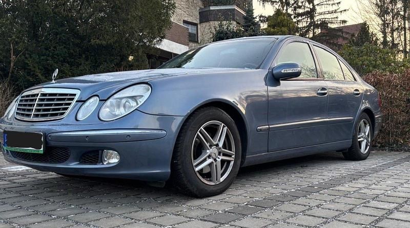 Blau Gebraucht 2002 Mercedes E240 Limousine | 3.500 € (Superpreis) - Bild 1/4