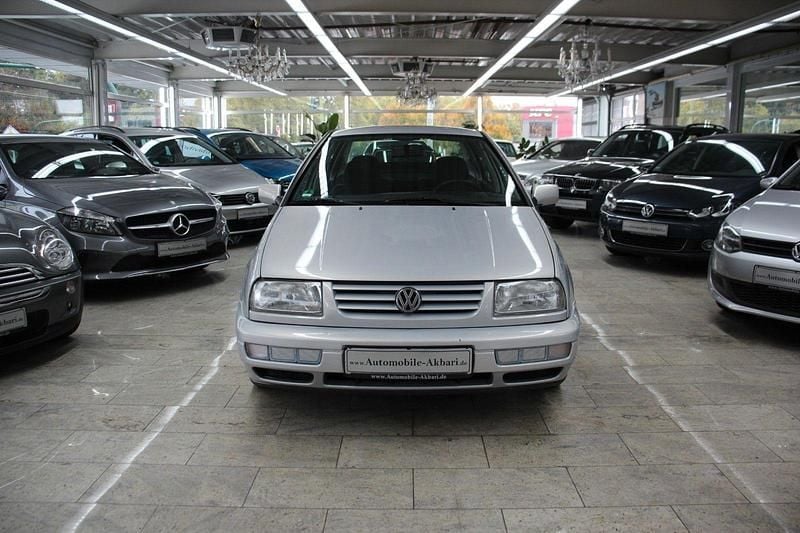 Gebraucht VW Vento 75 PS (55 kW) 1997 Grau Limousine