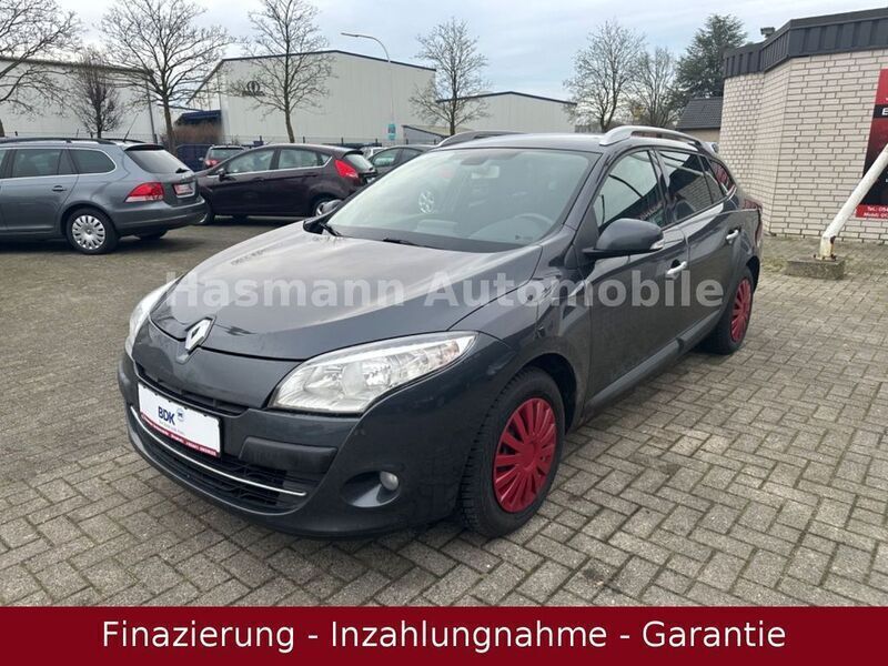 Grau Gebraucht 2011 Renault Mégane III Dynamique Limousine | 5.890 € (Etwas zu teuer) - Bild 1/4