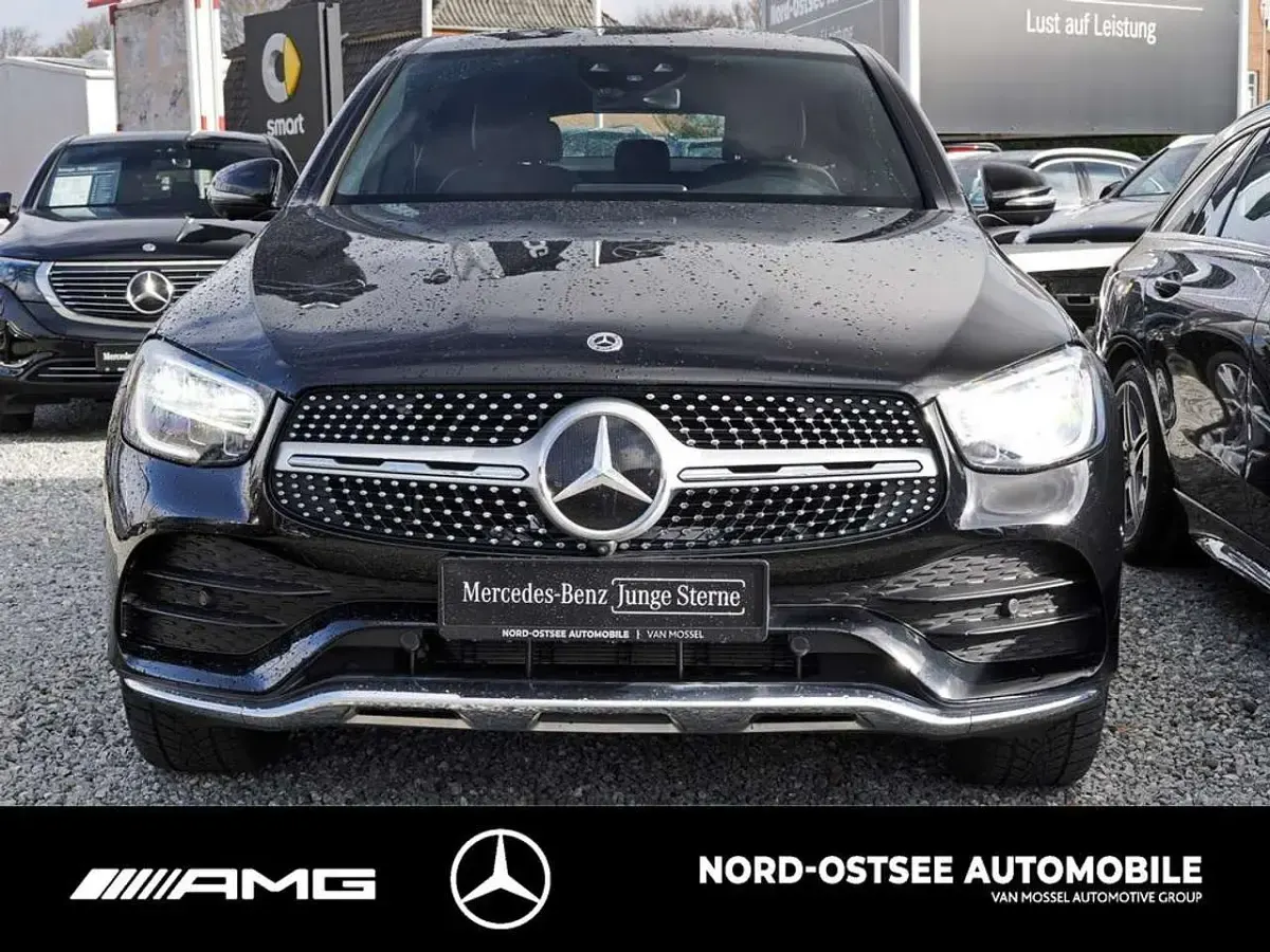 Gebraucht Mercedes GLC300e AMG 194 PS (142 kW) 2020 Unilack schwarz Coupé