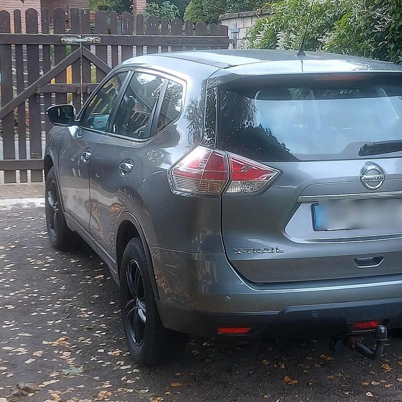 Grau Gebraucht 2016 Nissan X-Trail SUV | 9.500 € - Bild 1/4