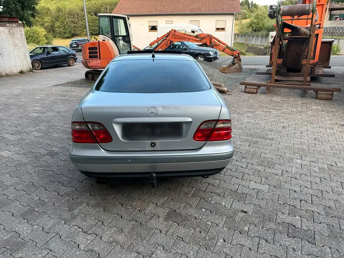 Gebraucht Mercedes CLK320 218 PS (160 kW) 1998 Silber Coupé