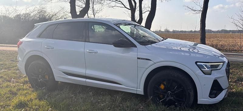 Gebraucht Audi e-tron S-Line 230 kW (313 PS) 2021 Weiß SUV