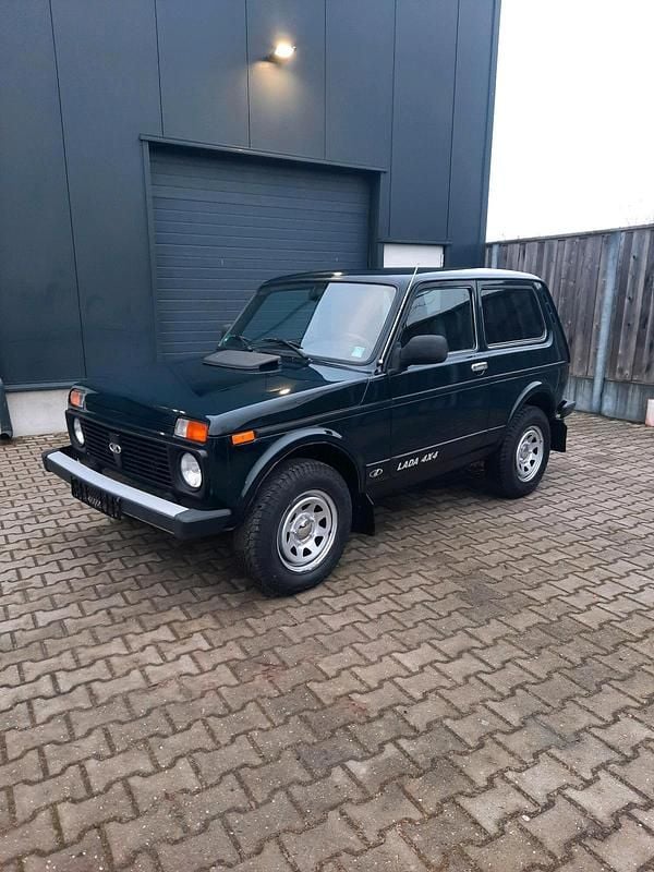 Grün Gebraucht 2013 Lada niva SUV | 8.950 € (Teuer) - Bild 1/4