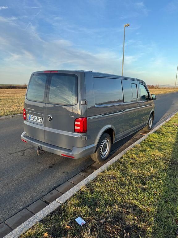 Gebraucht VW Transporter 150 PS (110 kW) 2018 Grau Van