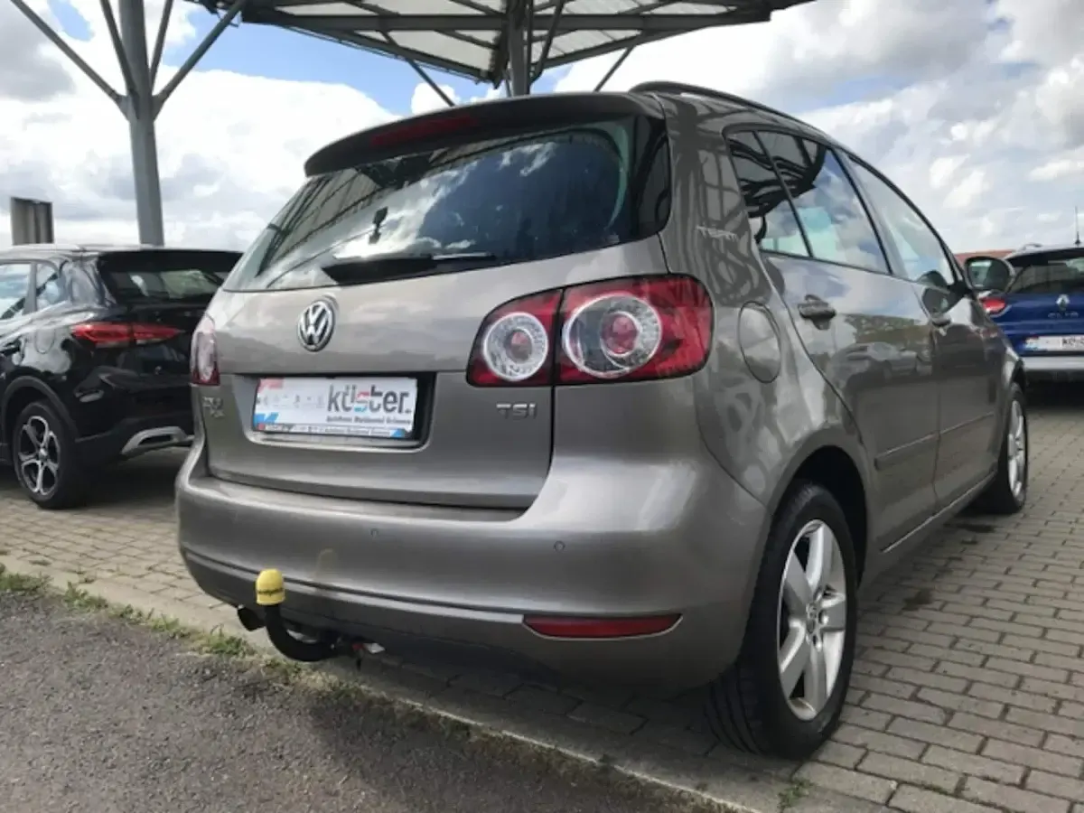 Gebraucht VW Golf Plus Cross Comfortline 105 PS (77 kW) 2010 Braun Van / Kleinbus