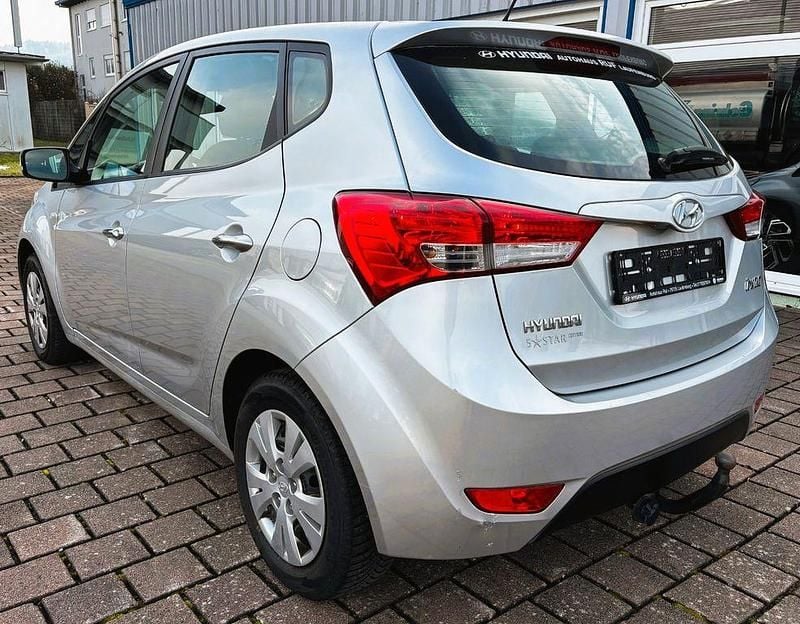 Gebraucht Hyundai ix20 Edition 90 PS (66 kW) 2012 Silber Kleinwagen