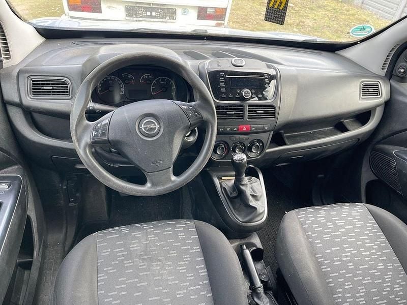 Second-hand Opel Combo 95 CP (69 kW) 2017 Albastru Monovolum