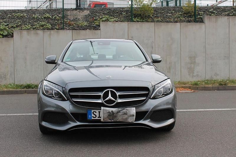 Grau Gebraucht 2018 Mercedes C180 Avantgarde Limousine | 18.800 € (Guter Preis) - Bild 1/4