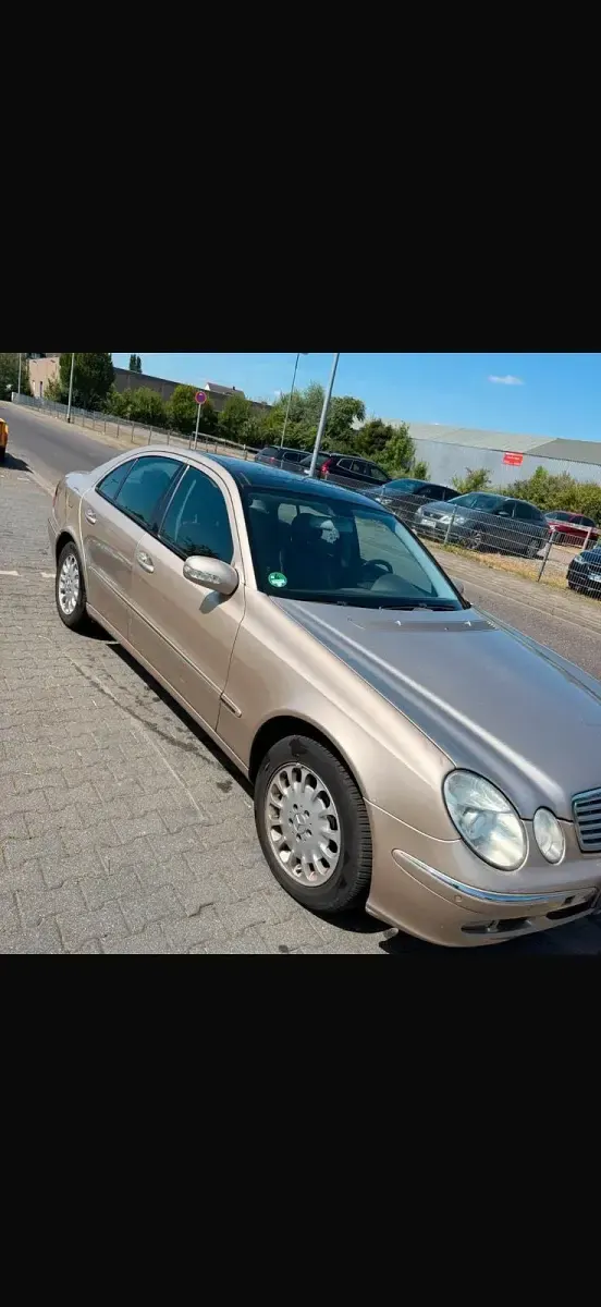 Gebraucht Mercedes E200 163 PS (119 kW) 2005 Gold Limousine