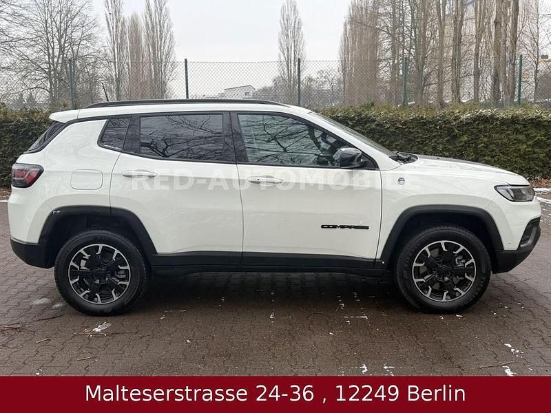 Gebraucht Jeep Compass Trailhawk 179 PS (131 kW) 2023 Weiß SUV