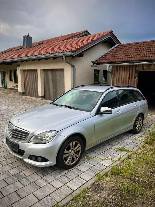Silber Gebraucht 2013 Mercedes 220 Kombi | 5.850 € (Superpreis) - Bild 1/4