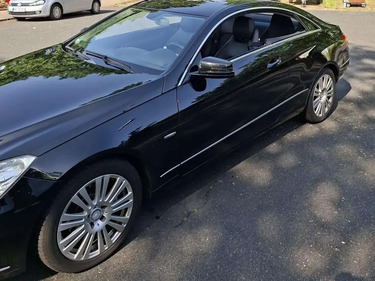Gebraucht Mercedes E200 Elegance 184 PS (135 kW) 2010 Coupé