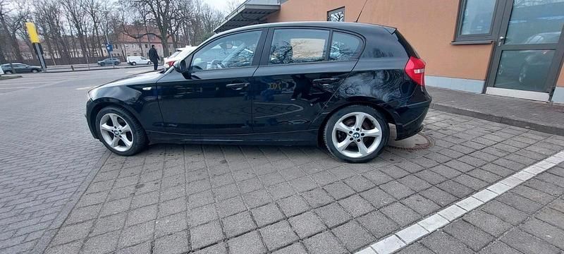 Gebraucht BMW 118 142 PS (104 kW) 2009 Schwarz Kleinwagen