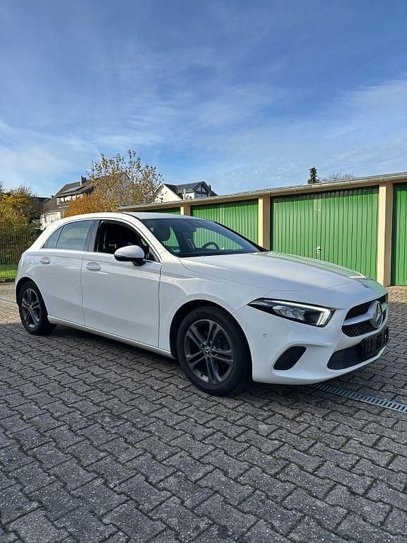 Weiß Gebraucht 2018 Mercedes A200 Progressive Limousine | 14.500 € (Guter Preis) - Bild 1/4