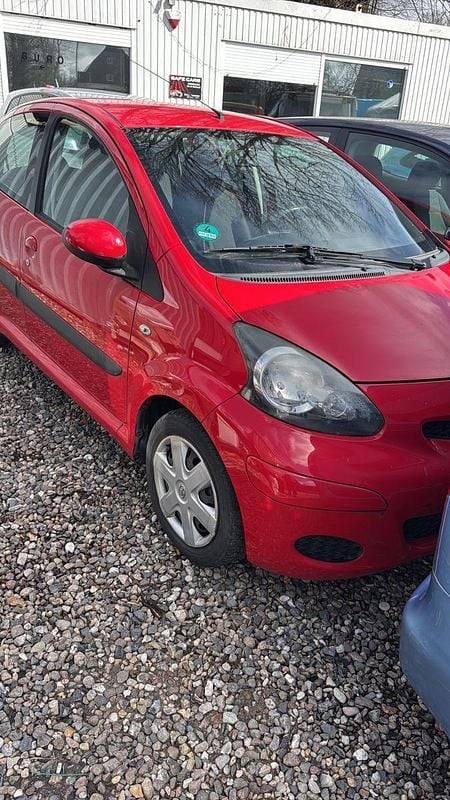 Gebraucht Toyota Aygo Cool 68 PS (50 kW) 2009 Rot Kleinwagen