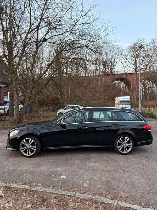 Gebraucht Mercedes E350 258 PS (189 kW) 2015 Schwarz Limousine