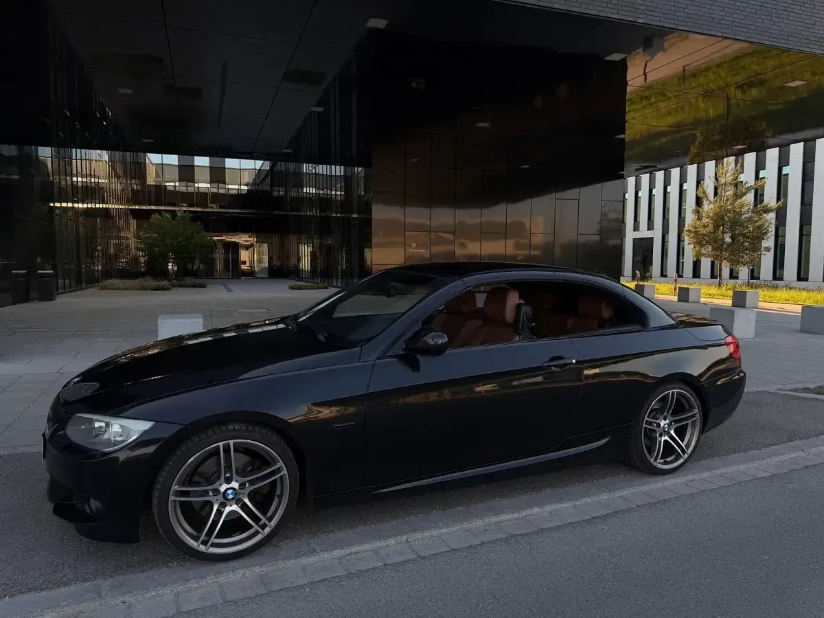 Gebraucht BMW 325 Cabriolet M Sport 218 PS (160 kW) 2011 Schwarz Cabrio