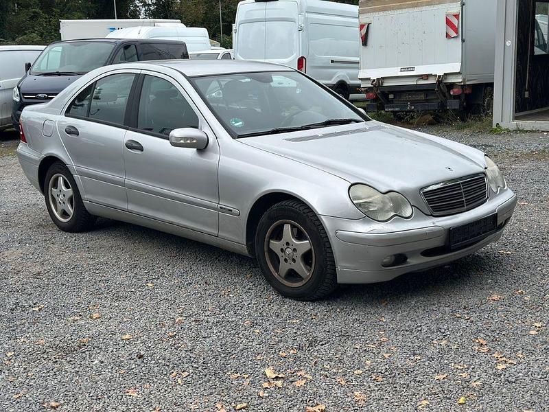 Gebraucht Mercedes C200 122 PS (89 kW) 2004 Silber Limousine