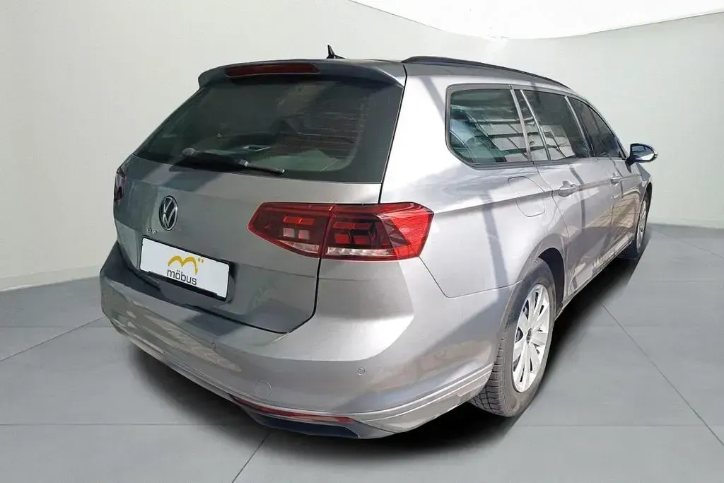 Gebraucht VW Passat Conceptline 150 PS (110 kW) 2023 Pyrit silber metallic Kombi
