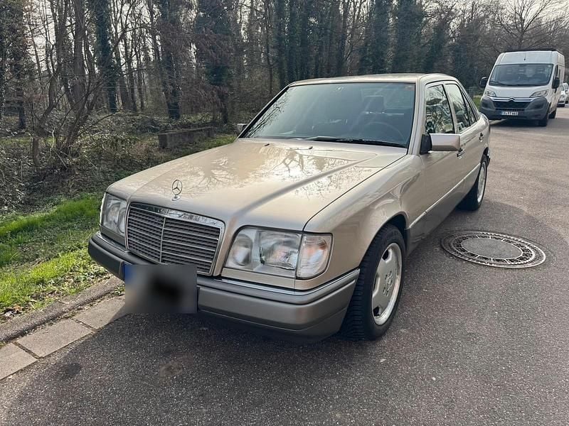 Second-hand Mercedes E250 113 CP (83 kW) 1994 Gri Berlinǎ