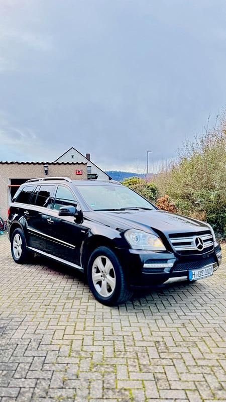 Schwarz Gebraucht 2012 Mercedes GL350 SUV | 17.500 € (Fairer Preis) - Bild 1/4