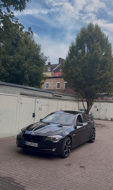 Gebraucht BMW 530 245 PS (180 kW) 2011 Schwarz Limousine