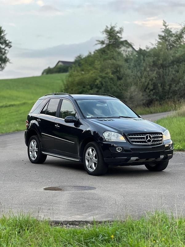 Schwarz Gebraucht 2005 Mercedes ML320 SUV | 5.000 € (Guter Preis) - Bild 1/4