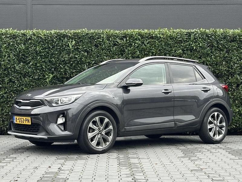Grau Gebraucht 2019 Kia Stonic SUV | 12.796 € (Fairer Preis) - Bild 1/4
