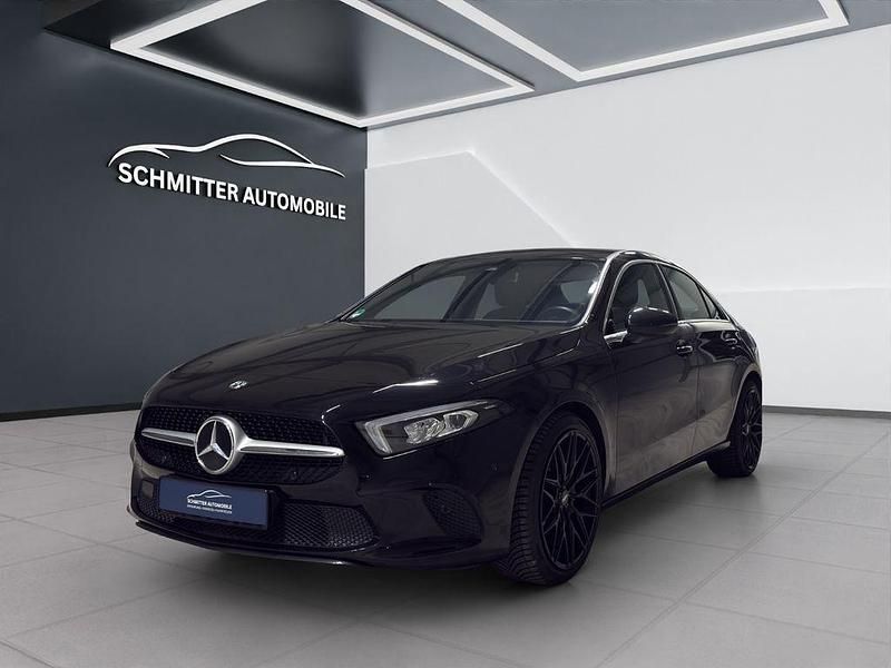 Schwarz Gebraucht 2019 Mercedes A200 Limousine | 21.490 € (Etwas zu teuer) - Bild 1/4